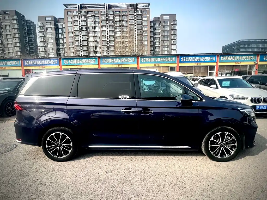 Roewe iMAX8 2022