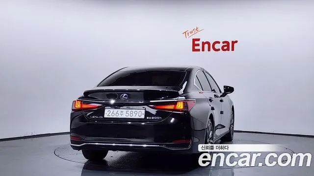 Lexus ES 2021