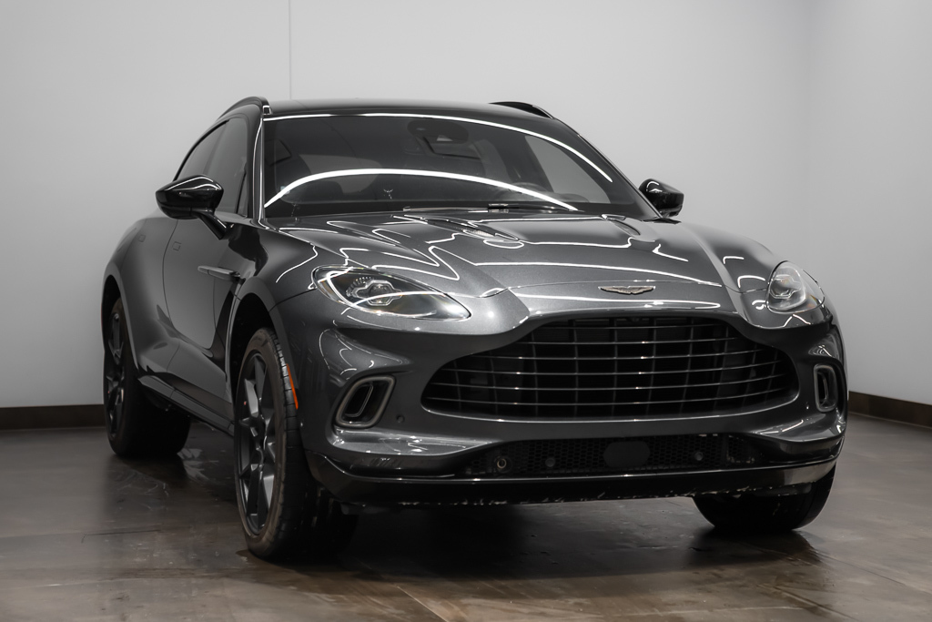 Aston Martin DBX 2021