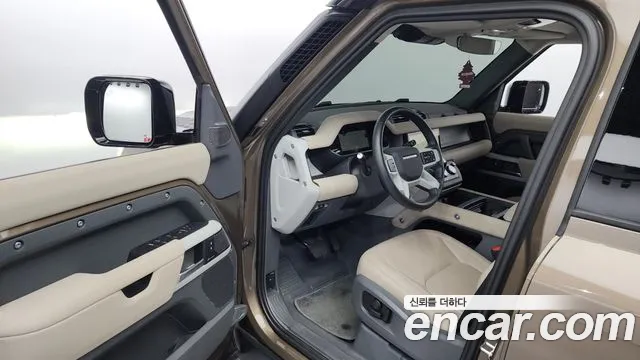 Land Rover Defender 2024