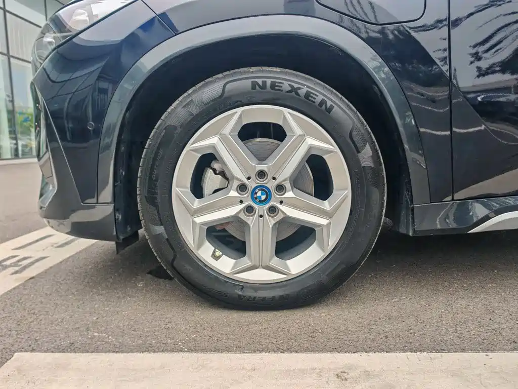 BMW iX1 2024