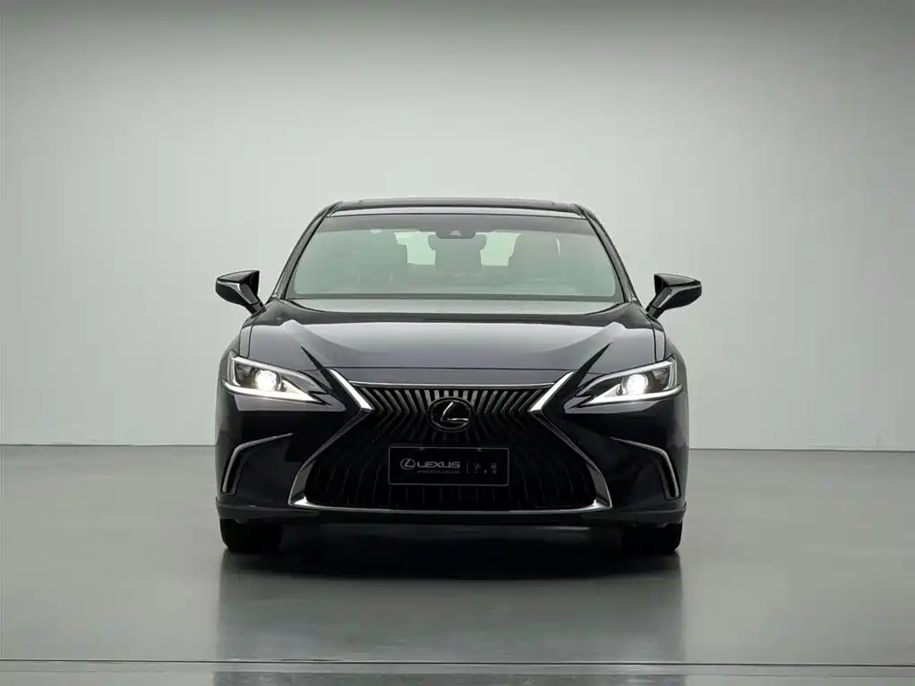 Lexus ES 2021