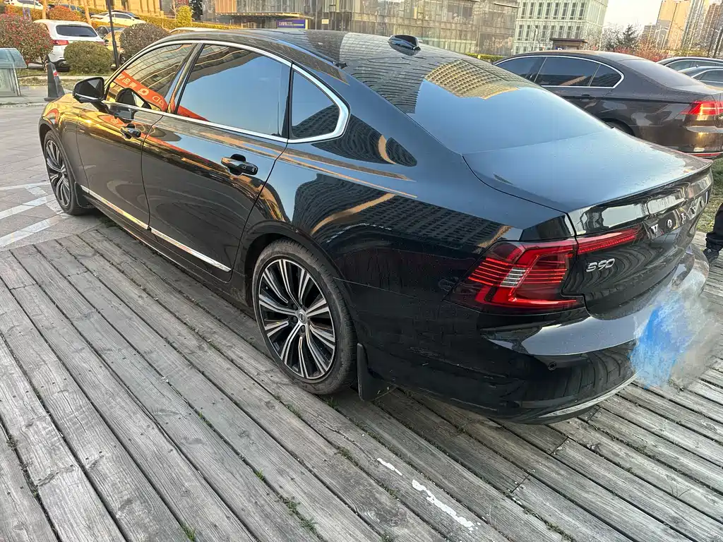 Volvo S90 2023