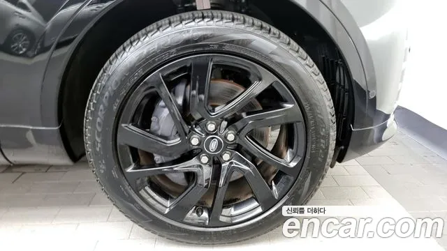 Land Rover Discovery 2023