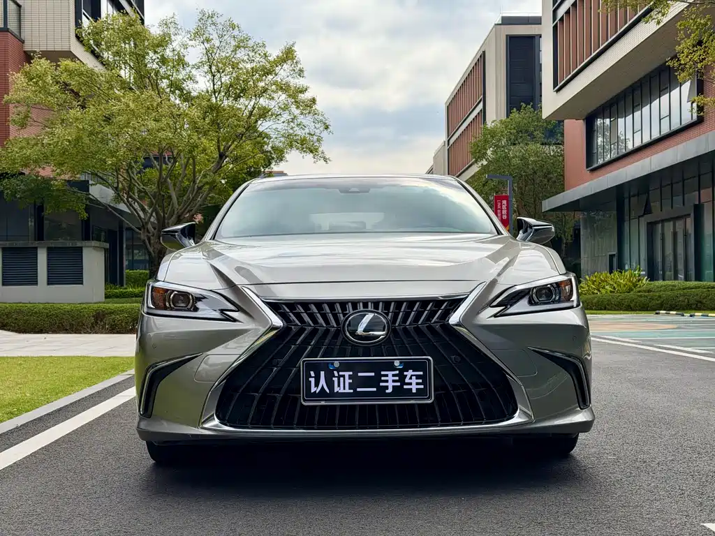Lexus ES 2024
