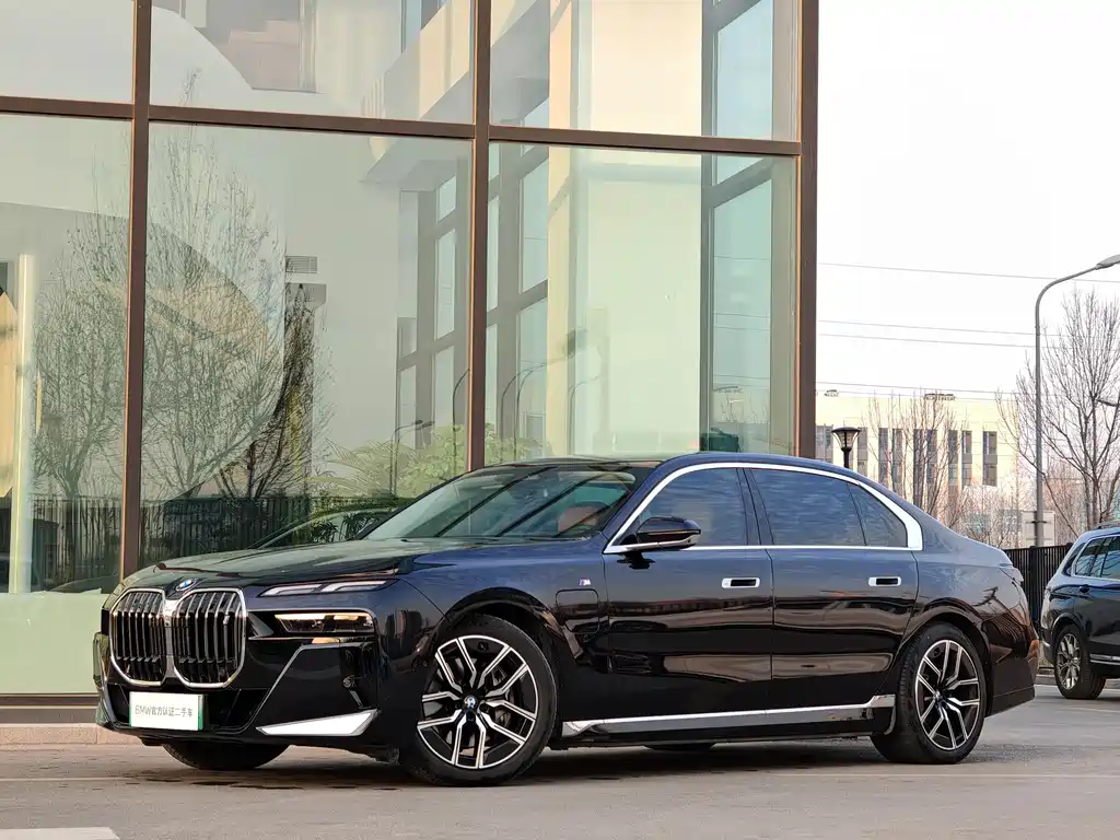 BMW i7 2024