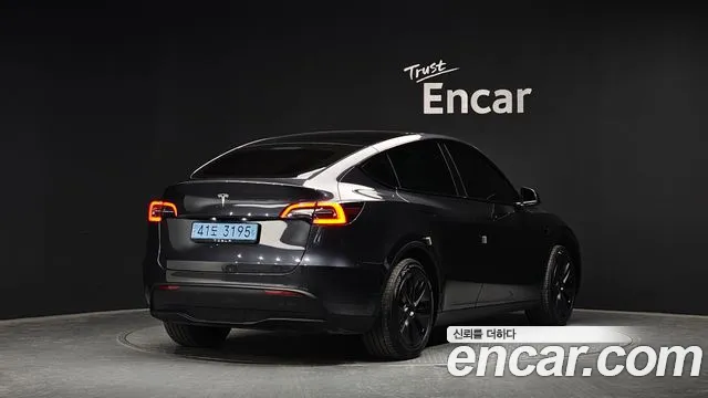 Tesla Model Y 2024