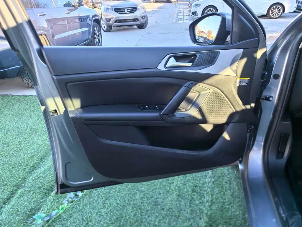 Peugeot 408 2023