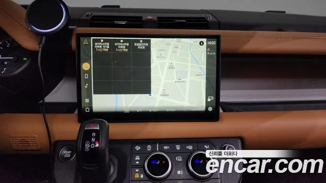 Land Rover Defender 2023