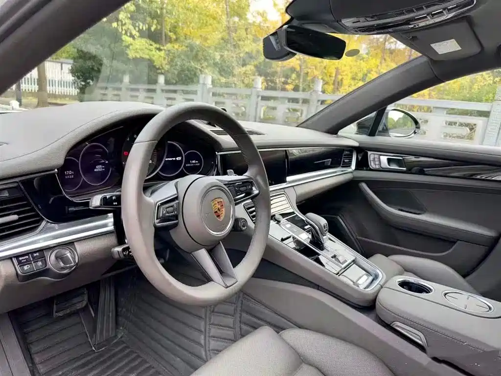 Porsche Panamera 2023