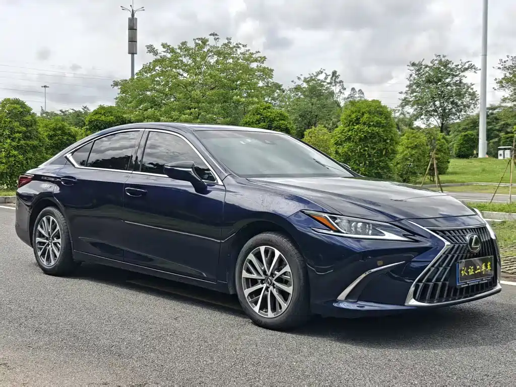 Lexus ES 2021