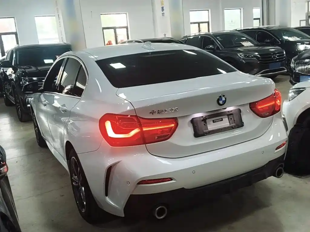 BMW 1 серии 2022