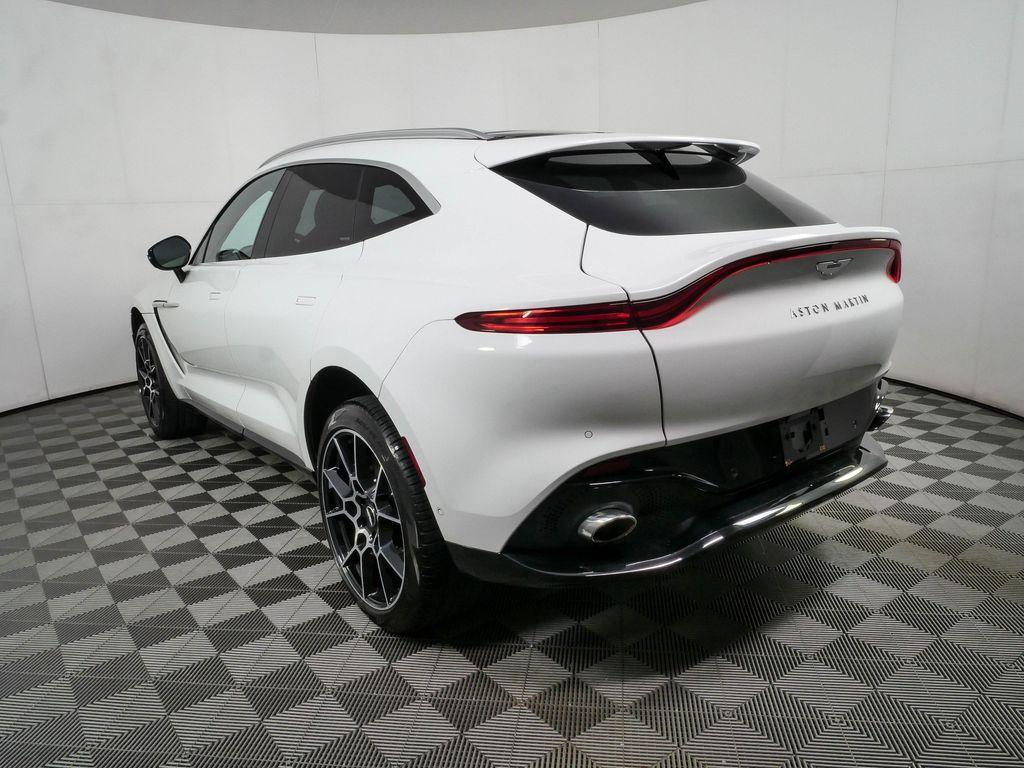 Aston Martin DBX 2021