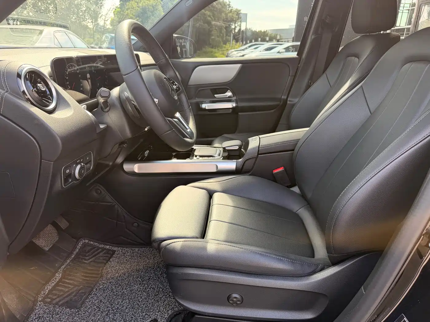 Mercedes-Benz GLB 2023