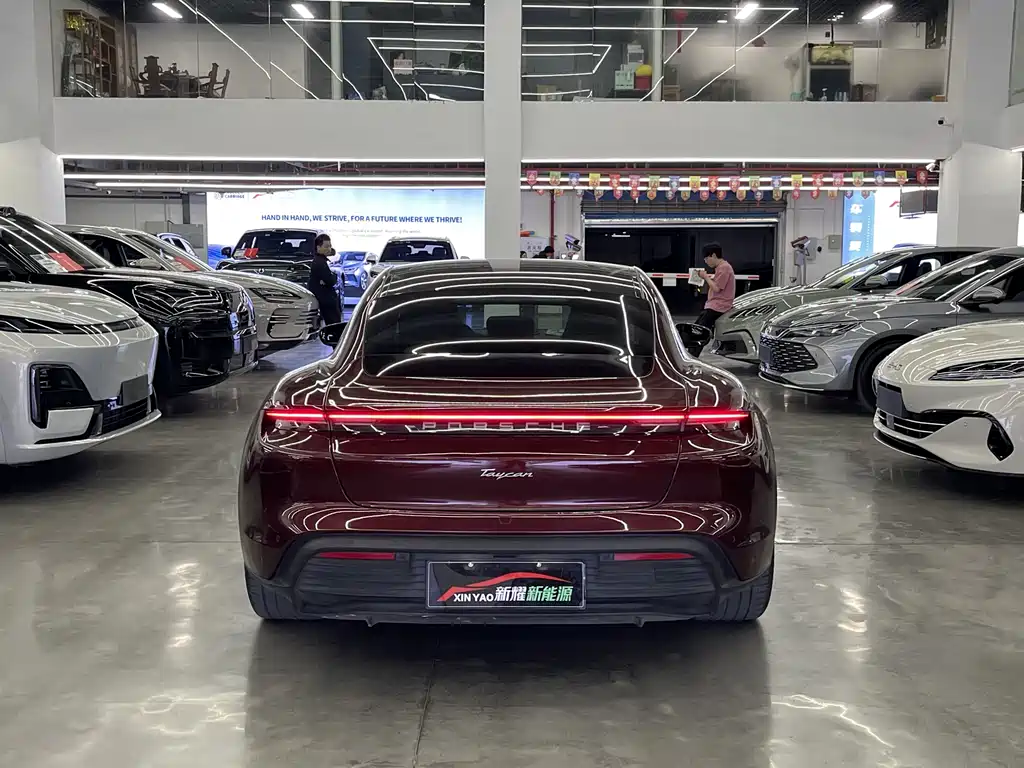 Porsche Taycan 2021