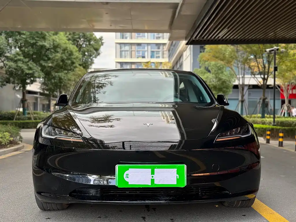 Tesla Model 3 2024
