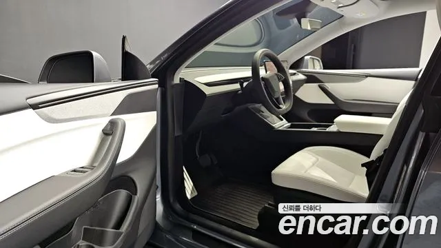 Tesla Model Y 2025