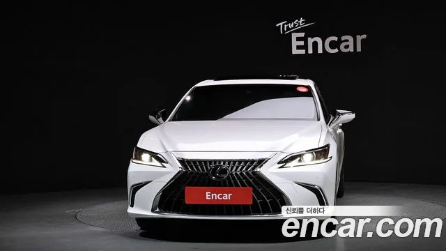 Lexus ES 2023