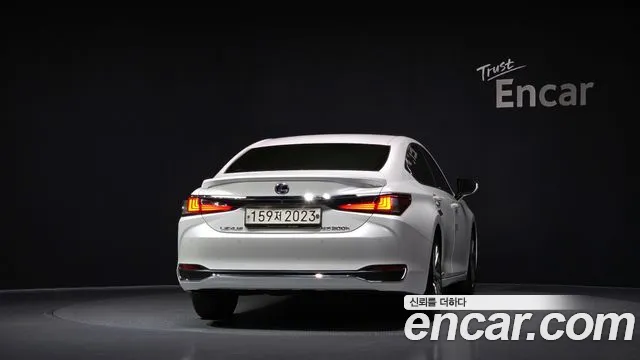 Lexus ES 2021