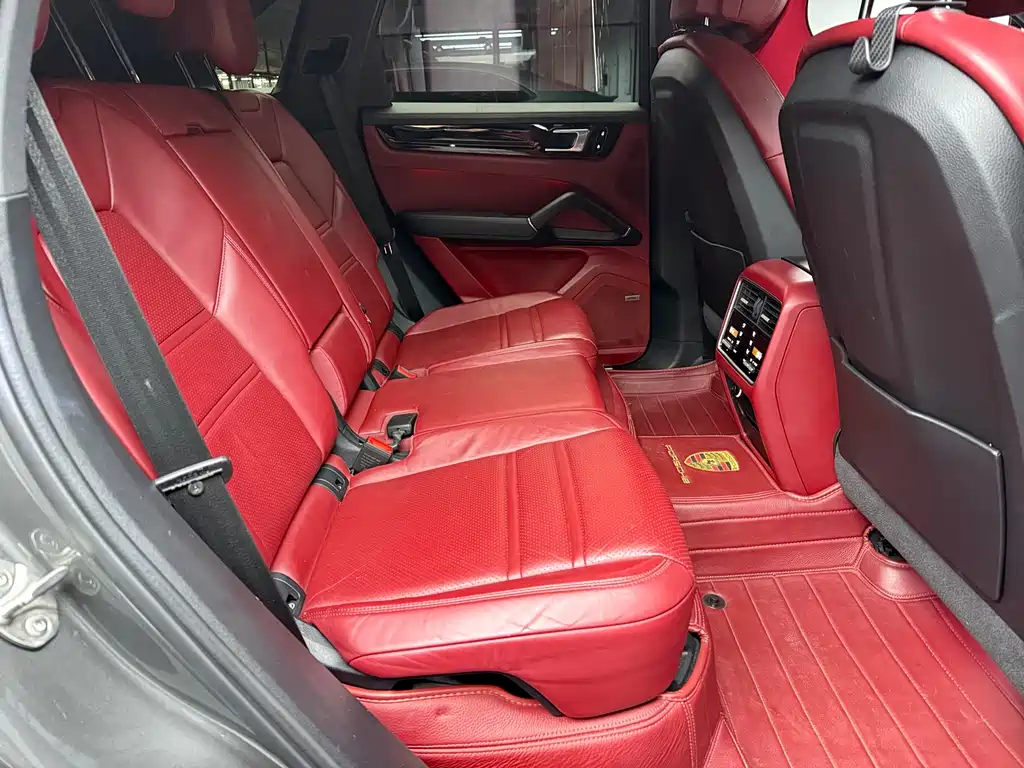 Porsche Cayenne 2021