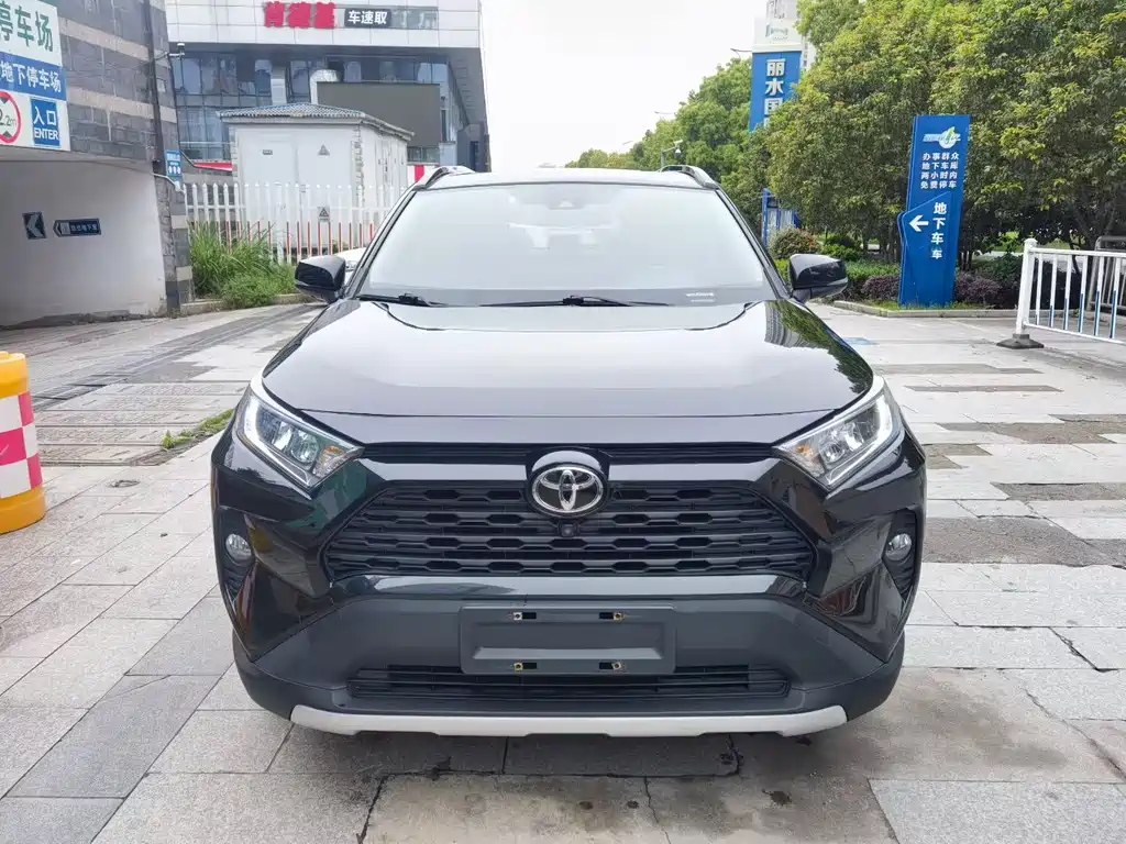 Toyota RAV4 2021