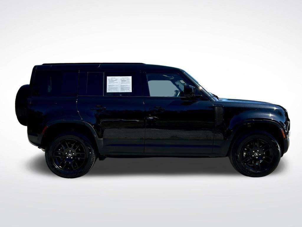 Land Rover Defender 2025