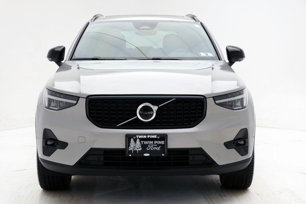 Volvo XC40 2025