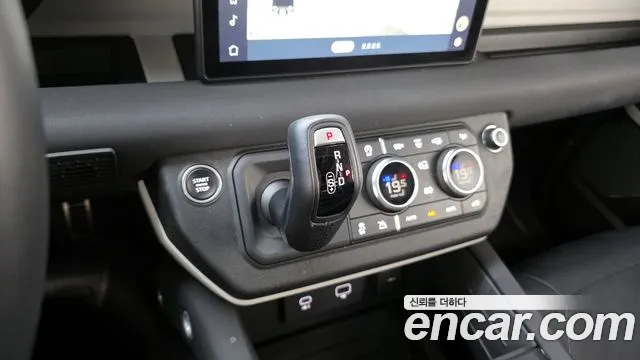 Land Rover Defender 2021
