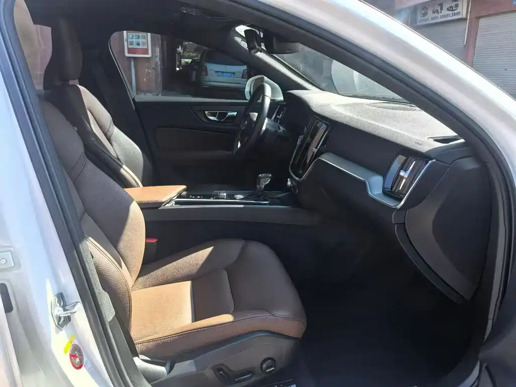 Volvo S60 2021