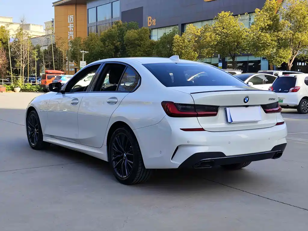 BMW 3 серии 2022