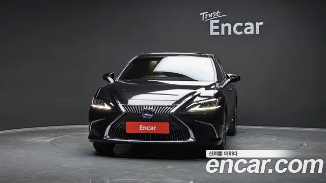 Lexus ES 2020