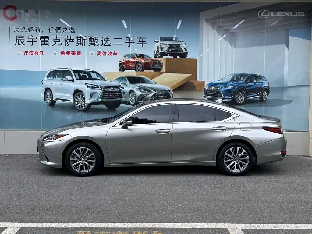 Lexus ES 2022