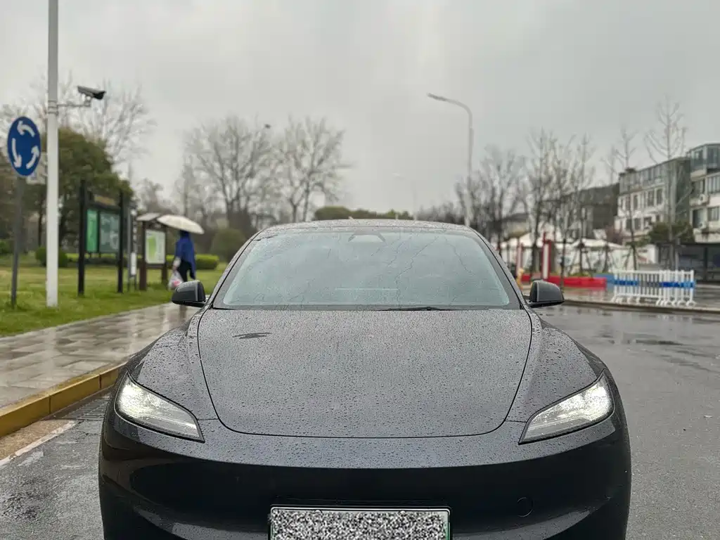 Tesla Model 3 2024