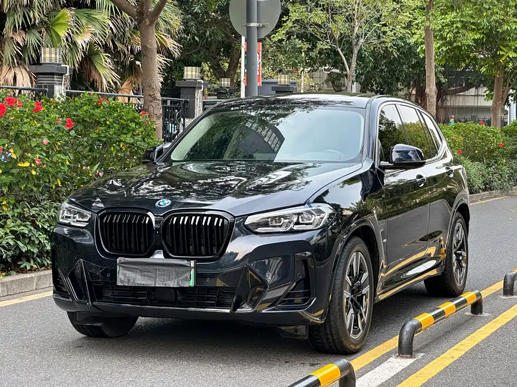 BMW iX3 2023