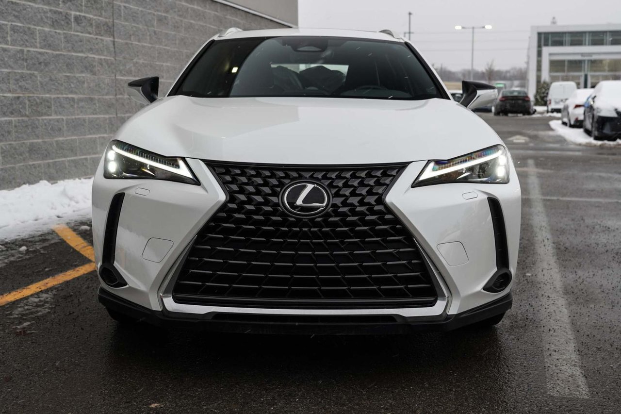 Lexus UX 2025