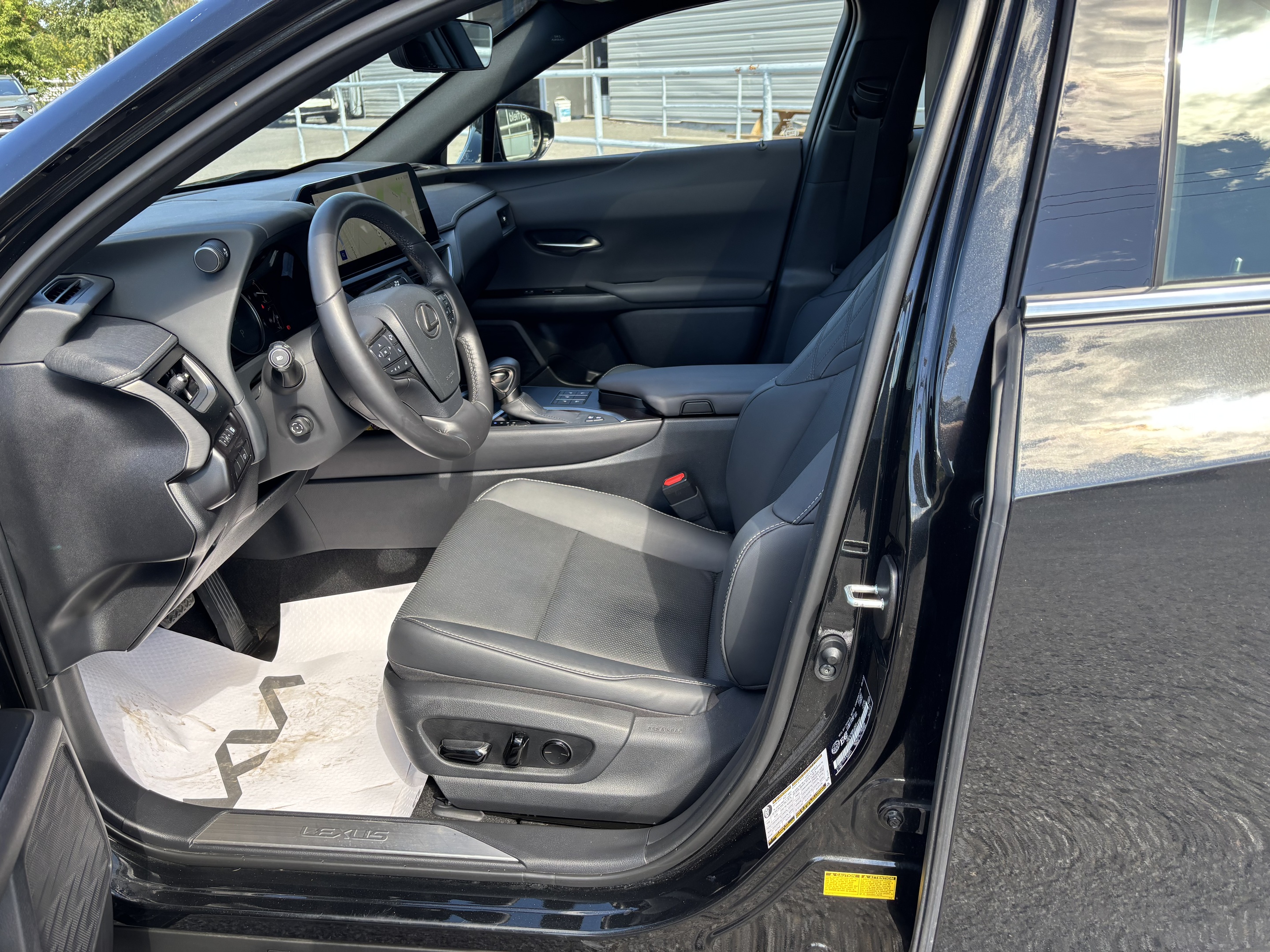 Lexus UX 2024