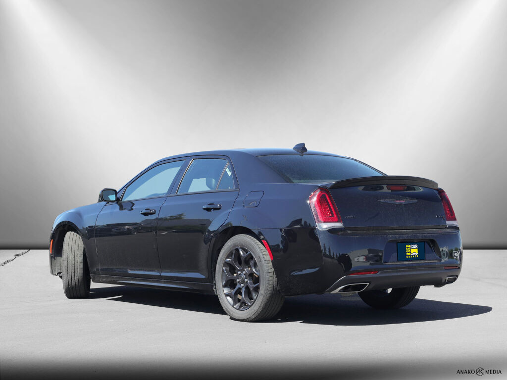 Chrysler 300 2023
