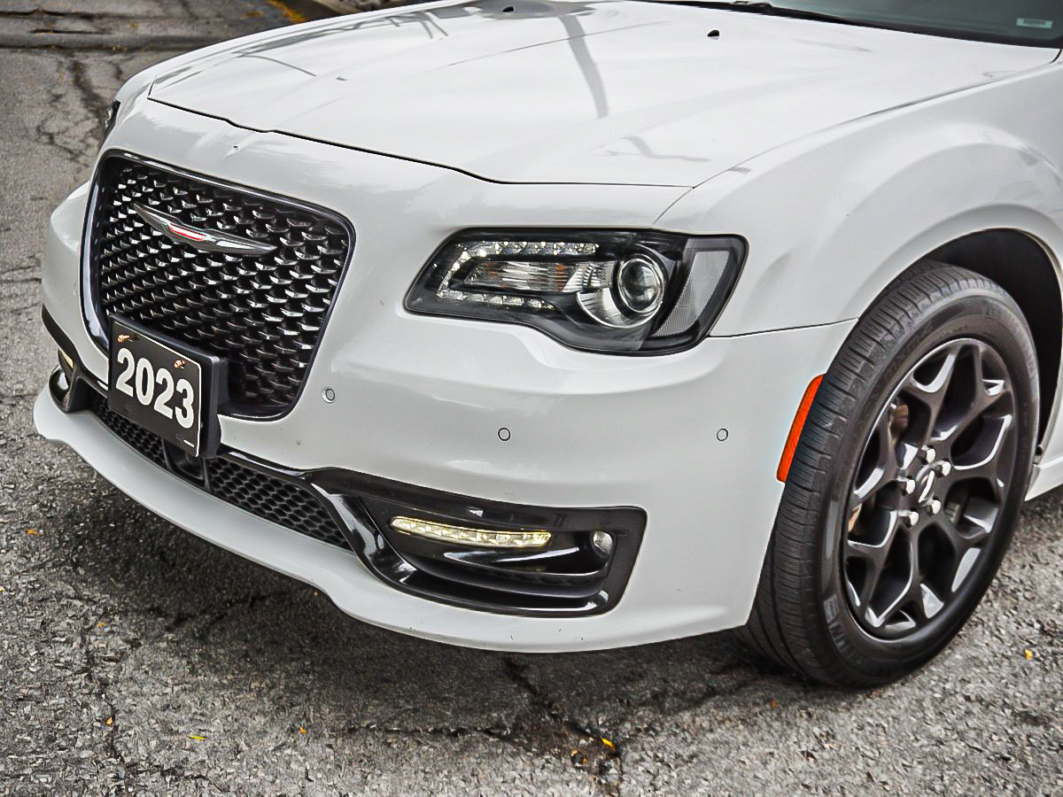 Chrysler 300 2023
