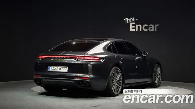 Porsche Panamera 2023