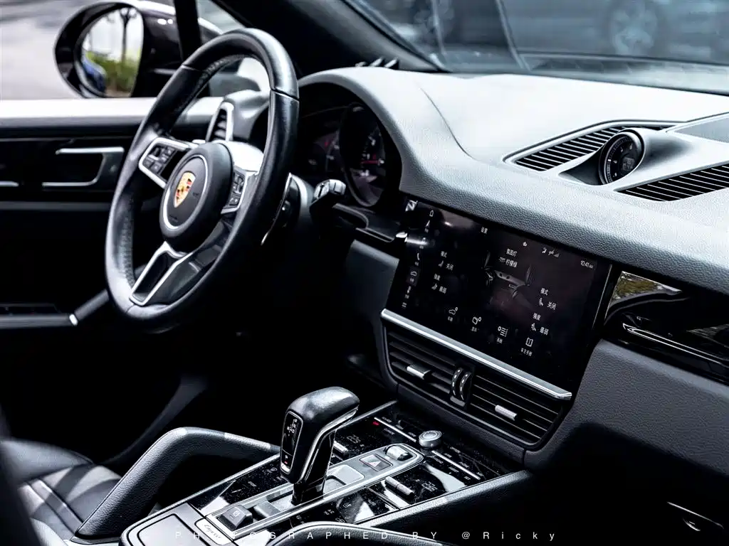 Porsche Cayenne 2021