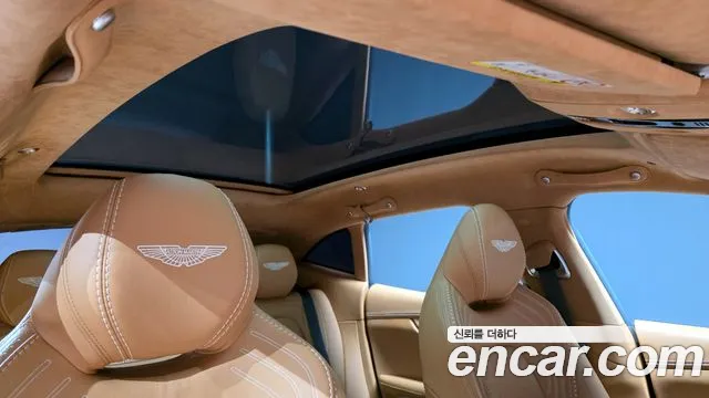 Aston Martin DBX 2021