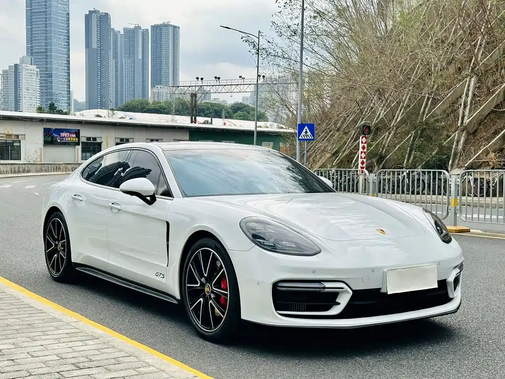 Porsche Panamera 2023