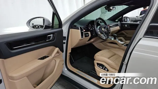 Porsche Cayenne 2021