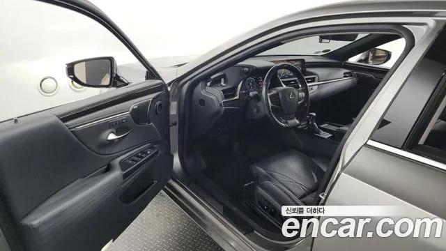 Lexus ES 2021