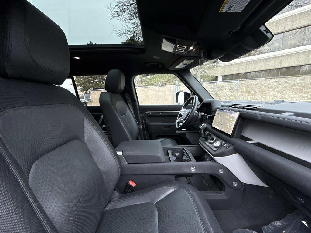 Land Rover Defender 2023