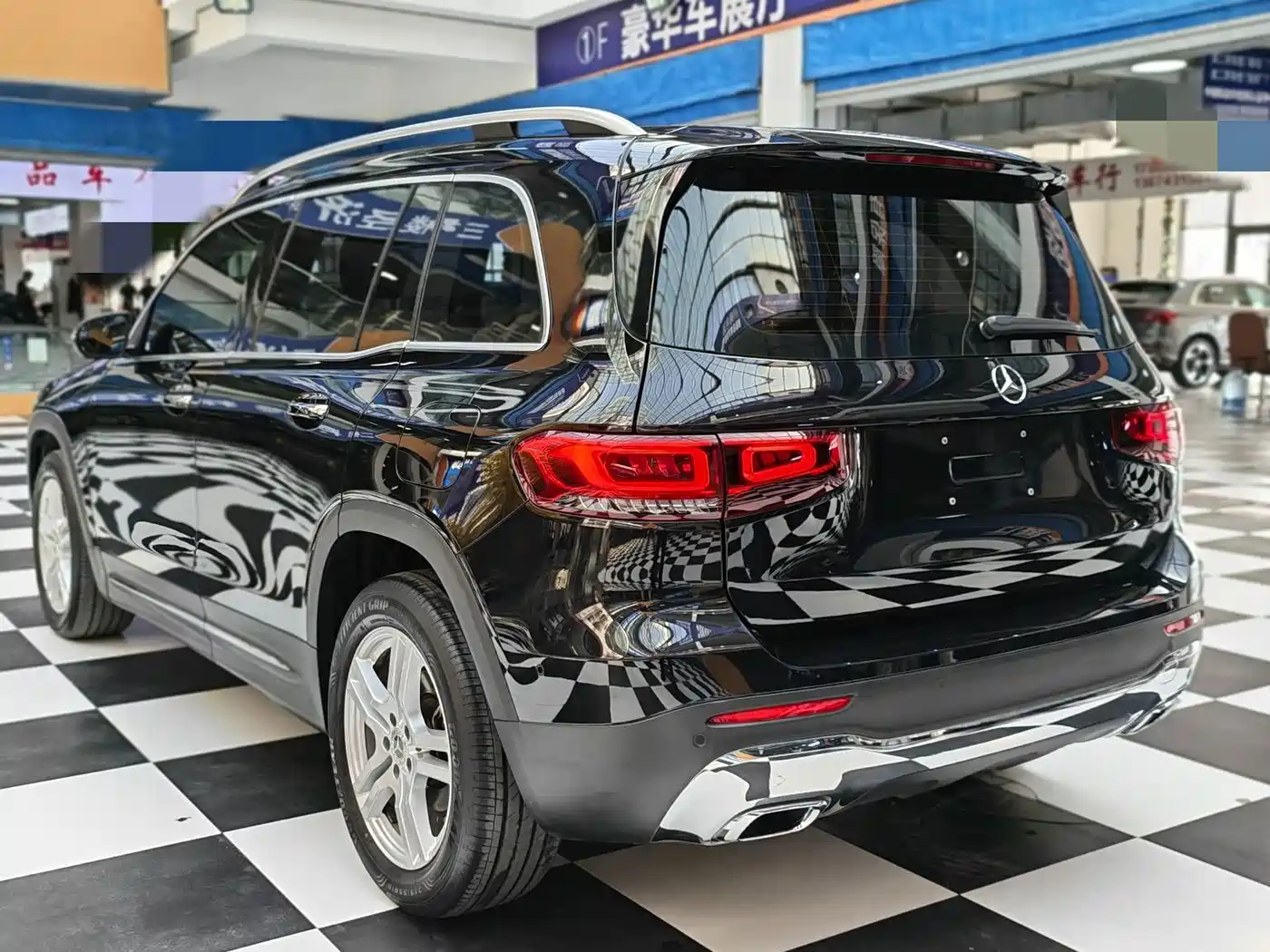 Mercedes-Benz GLB 2023