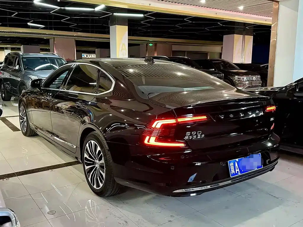 Volvo S90 2024