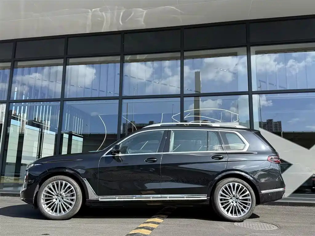 BMW X7 2025
