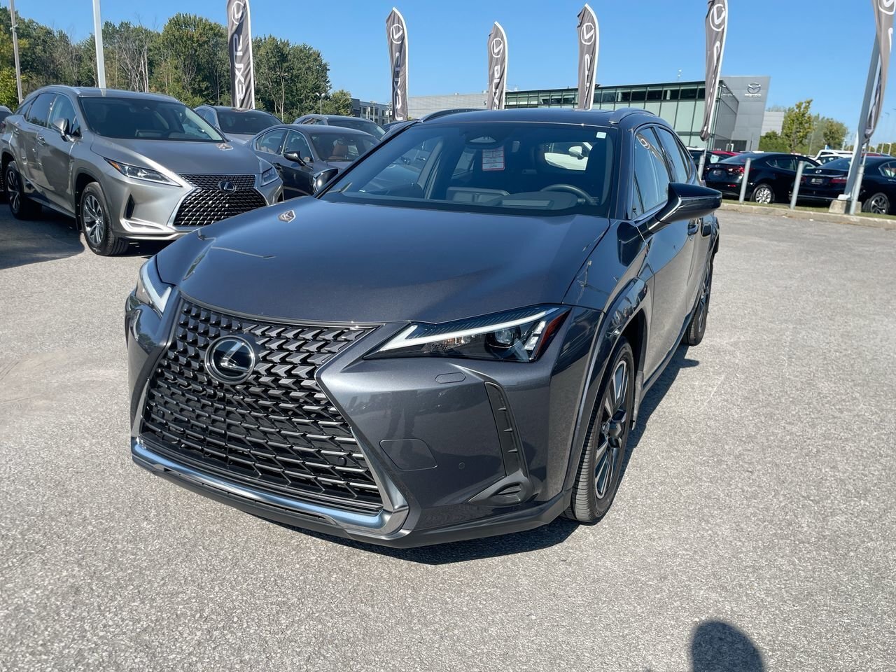 Lexus UX 2025