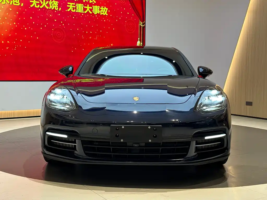 Porsche Panamera 2021